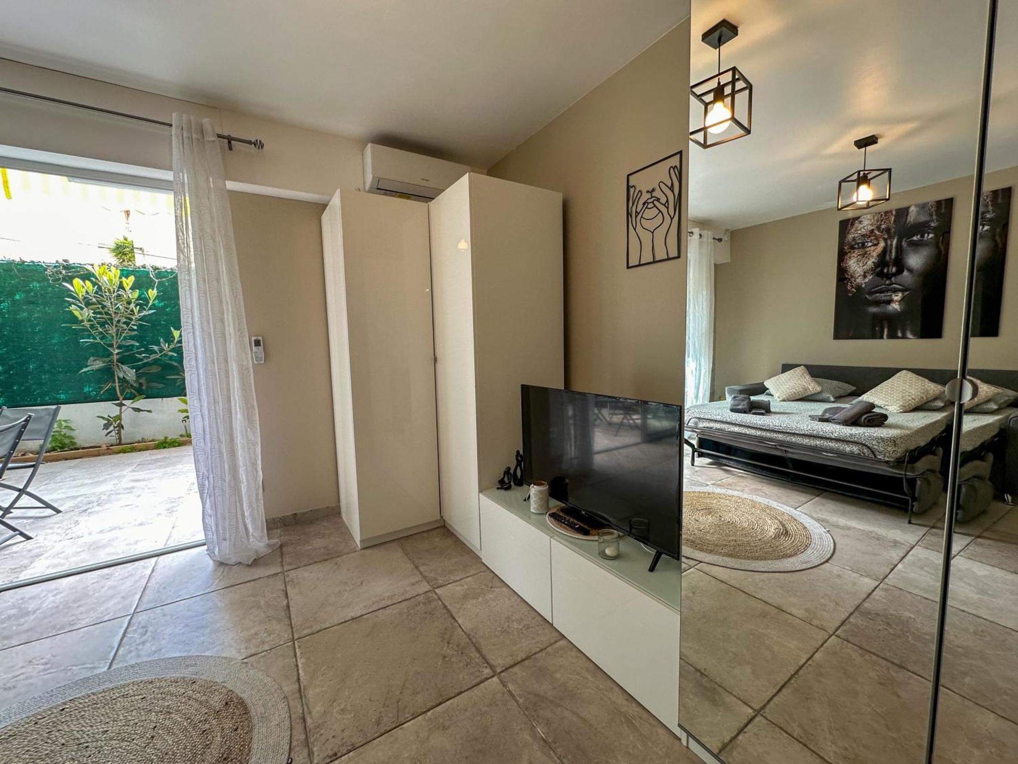 Cosy Madrid, Appartement Proche De La Mer Cannes Exteriör bild